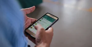 Empleado imputado por robar fotos íntimas del teléfono de una clienta