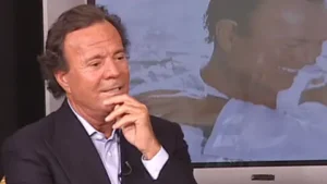 Archivan la causa por abuso sexual contra Julio Iglesias