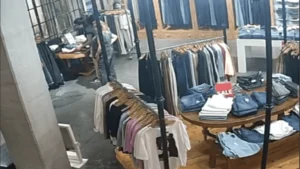 Importante robo piraña en un local de ropa