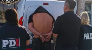 Patrullero y operativo policial en barrio Ludueña