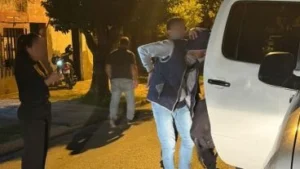 Patrullero en Rosario en un operativo policial nocturno