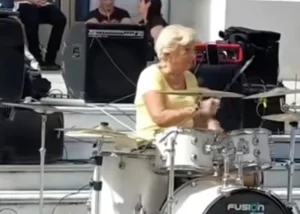Elena, la abuela baterista que se volvió viral