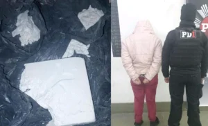 Patrullero y personal policial en un operativo en Rosario