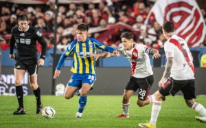 Jugadores de Rosario Central y River en la primera semifinal del Torneo Apertura