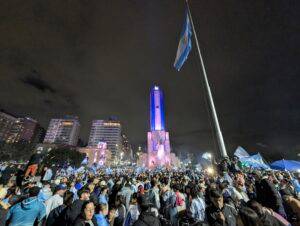 Festejos en el Monumento a la Bandera en Rosario