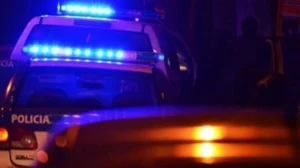 Patrullero y móvil policial en la zona oeste de Rosario