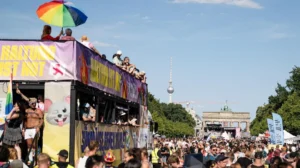 Auto arrolló a la multitud en Berlín durante el Día del Orgullo