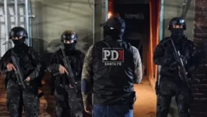 Operativo policial en barrio Tío Rolo de Rosario por narcomenudeo