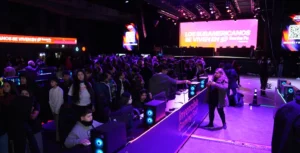 Público asistiendo al Invencible Gaming Fest en el L2 Arena de Rosario