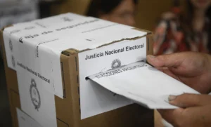 El Gobierno busca avanzar con la reforma electoral y apunta al 15 de septiembre para tratarla