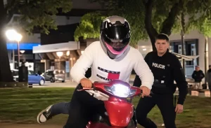 Uruguay: quiso escapar de la Policía en moto y abandonó a su novia en plena fuga