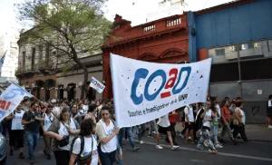 Docentes de la UNR decidieron un paro por tiempo indeterminado y elevan la propuesta a CONADU