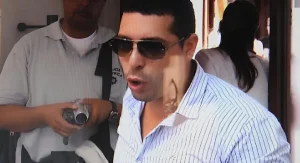 Patrullero y móvil policial en operativo en Rosario