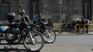 Una pelea entre alumnos de una escuela céntrica terminó con la policía buscando un arma que al final era de juguete