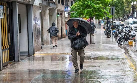 Emiten un alerta amarillo por fuertes lluvias para este sábado en Rosario