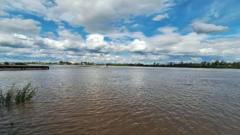 Por el desborde del río Uruguay a causa del fenómeno de El Niño se realizan evacuaciones en el Litoral