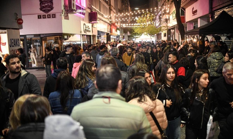 Rosario vibró con la 15ª edición de la Noche de las Peatonales