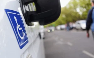 Organizaciones de discapacidad reclamaron por la ley de emergencia en la plaza San Martín