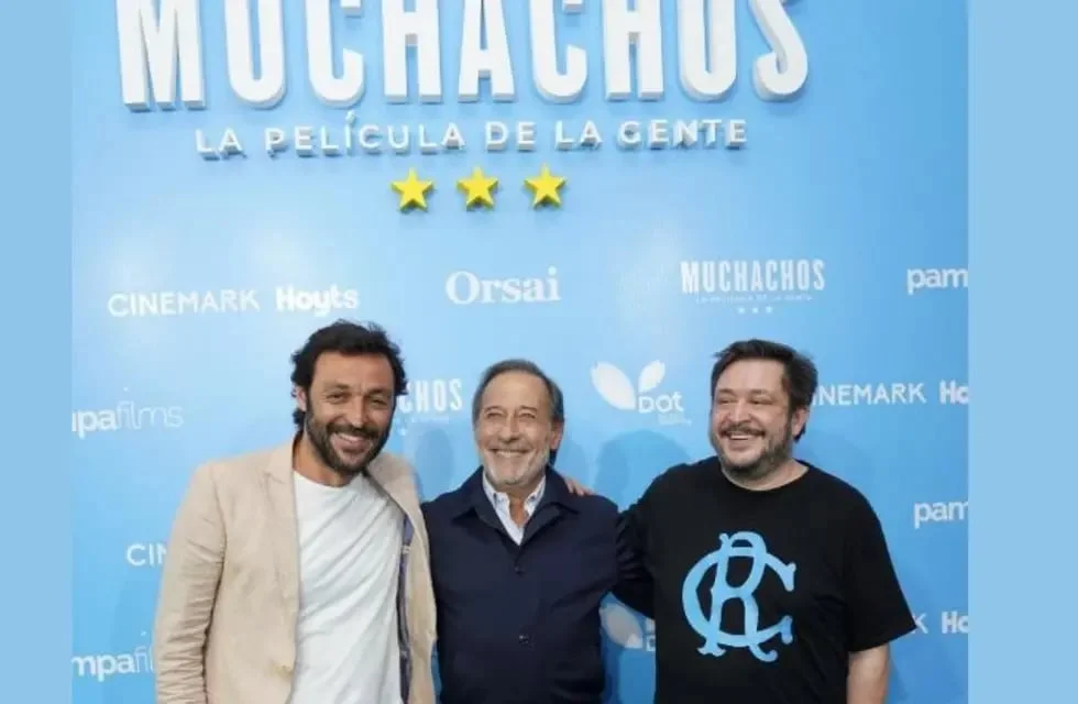 El filme narrado por Guillermo Francella, que cuenta el título mundial de la selección en Qatar, se estrenó ayer en todo el país. 