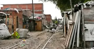 El 51% de los argentinos no tiene acceso a agua, cloacas ni gas