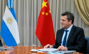 Massa negocia en China