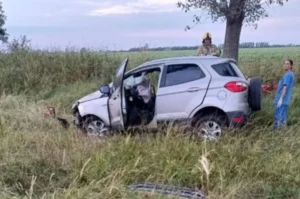 Trágico accidente en Roldán deja dos hombres muertos.