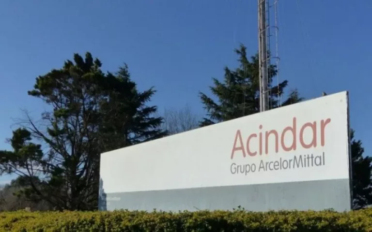 Acindar paralizará sus plantas por la caída de las ventas