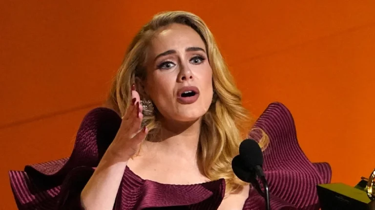 Adele frena un show en Las Vegas por un grito homófobo.