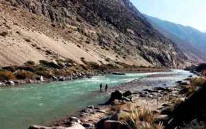 Adolescente quedó atrapada en un caño del río Mendoza y murió