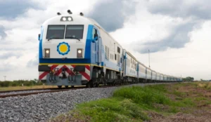 Advierten un desguace del tren de pasajeros en el interior.