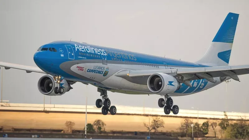 Aerolíneas Argentinas lanza vuelos directos a las sedes del Mundial 2026.