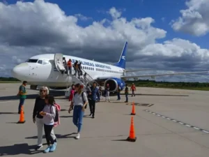Aerolíneas Argentinas suspendió las negociaciones salariales con los gremios