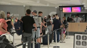 Avión en el Aeropuerto Internacional Rosario Islas Malvinas