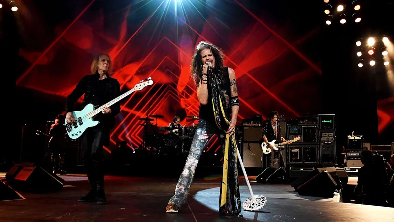 El legendario grupo de rock estadounidense postergó su último tour mundial para el 2024 por problemas vocales de su líder Steven Tyler.