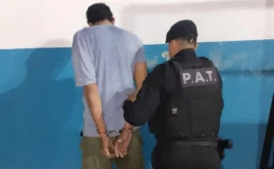 Patrullero y operativo policial en Rosario