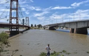 Anticipan que la altura del río seguirá bajando