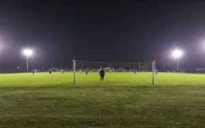 Aparecieron en clubes de fútbol infantil, luces robadas del alumbrado público