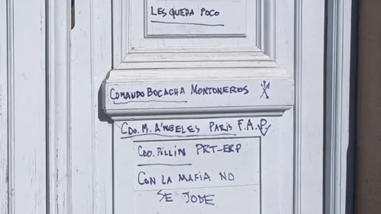 Aparecieron pintadas en el Concejo Deliberante de Rosario