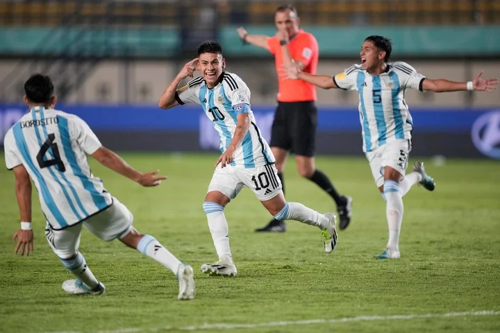 El equipo dirigido por Diego Placente se recuperó de la caída en el debut frente a Senegal y se impuso a los nipones en la segunda fecha del grupo D.