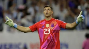 Con el Dibu como figura, Argentina es semifinalista de la Copa América.