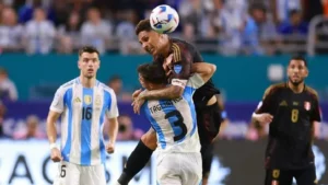 La Selección Argentina juega ante Perú en la cancha de Boca.