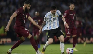La Selección Argentina enfrenta a Venezuela en Maturín.
