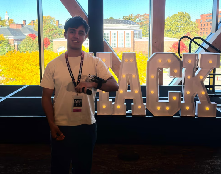 Argentino ganó premio Harvard con dispositivo de IA para ciegos