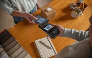 A través de billeteras virtuales, argentinos podrán pagar con pesos en Uruguay