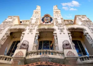 Huellas del Art Nouveau y Art Decó de los edificios de la ciudad.