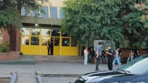 Escuela de San Cristóbal con presencia policial tras un ataque