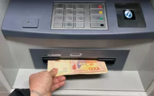 Aumentan las comisiones y los costos de mantenimiento de cuentas en los bancos
