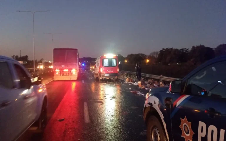 fuerte choque en autopista rosario santa fe