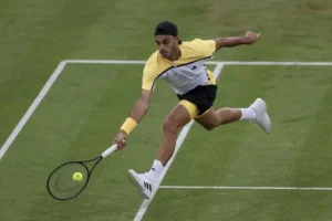 Báez, Cerúndolo y Etcheverry cayeron en Queen's