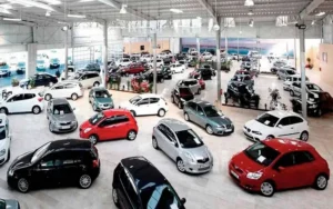Bajan las ventas y bajan los precios de los autos